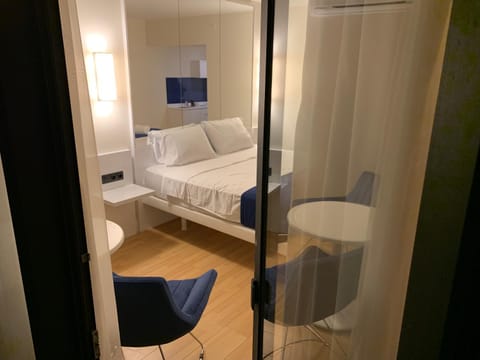 Bed, Living room