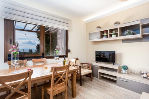 TwinStars apartment with courtyard and view Apartment in Halkidiki