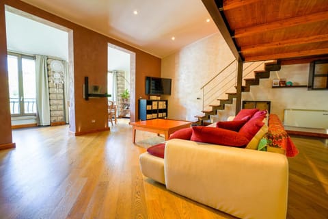 Communal lounge/ TV room, Living room, Seating area