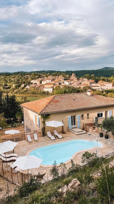 Property building, Patio, Day, Natural landscape, Mountain view, Pool view, Swimming pool, sunbed