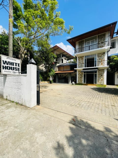 Property building, Day, Garden, Street view