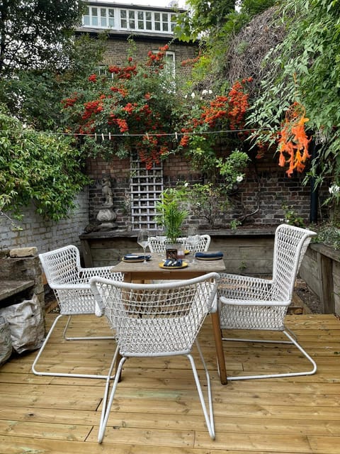 Garden, Dining area