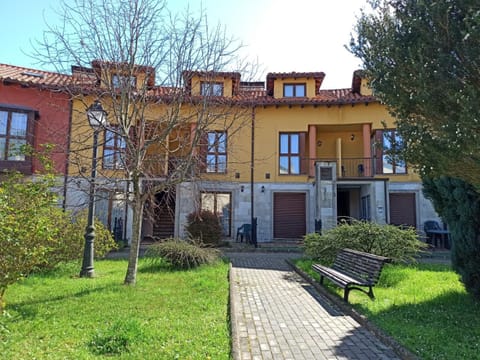 Property building, Facade/entrance, Day, Garden, Garden view