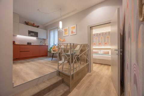 Kitchen or kitchenette, Photo of the whole room, Dining area