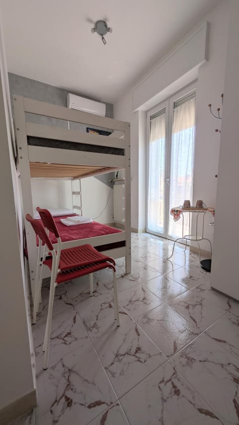 Bedroom, bunk bed, air conditioner