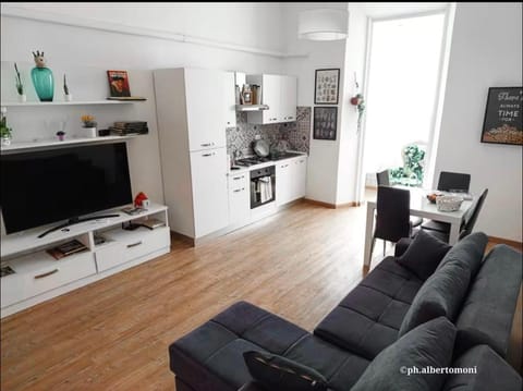 Communal lounge/ TV room, TV and multimedia, Dining area, kitchen