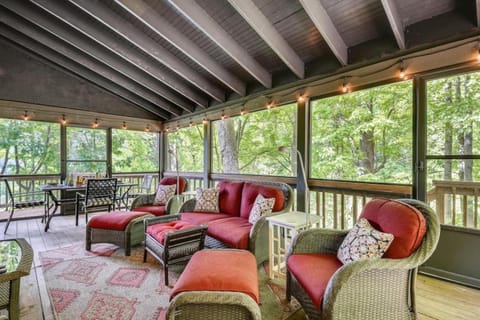 Walk to Main St, Pets OK, Close to Shops, Hiking House in Burnsville