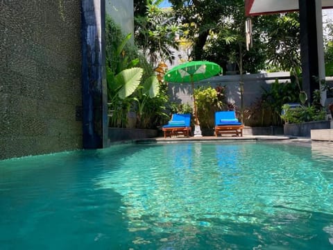 Swimming pool, sunbed
