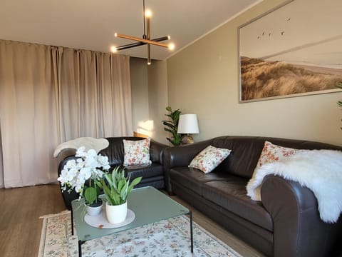 Schaake Hooksiel - Charmante Reetdachwohnung & Kostenfreier Parkplatz Apartment in Wilhelmshaven