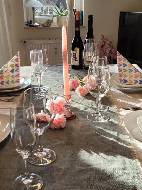 Schaake Hooksiel - Charmante Reetdachwohnung & Kostenfreier Parkplatz Apartment in Wilhelmshaven