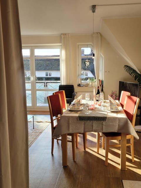 Schaake Hooksiel - Charmante Reetdachwohnung & Kostenfreier Parkplatz Apartment in Wilhelmshaven