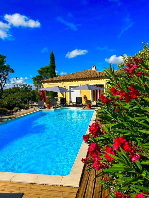 Property building, Garden view, Pool view, Swimming pool, sunbed