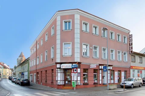 Facade/entrance