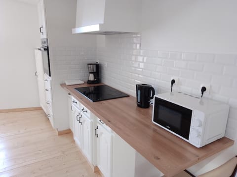 Coffee/tea facilities, minibar, pet friendly, stove