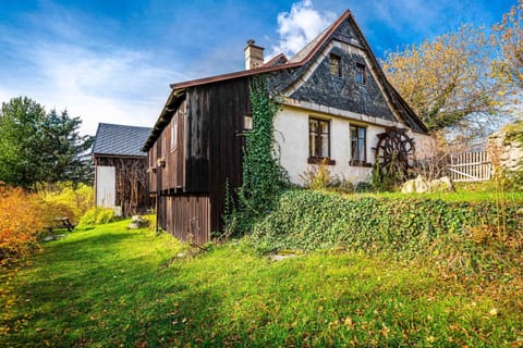 Property building, Day, Garden, Garden view
