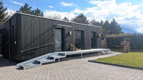 Property building, Facade/entrance, Garden, Mountain view, Facility for disabled guests, Parking