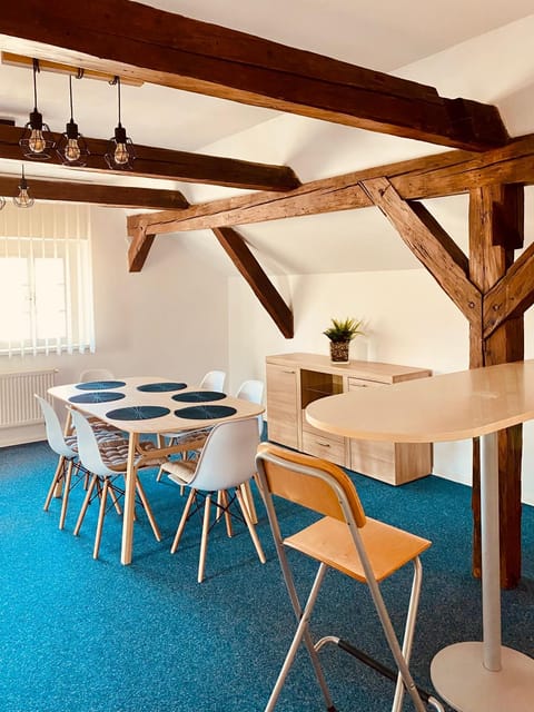 Seating area, Dining area