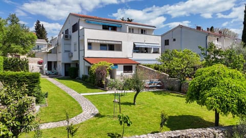 Property building, Day, Natural landscape, Garden, Garden view