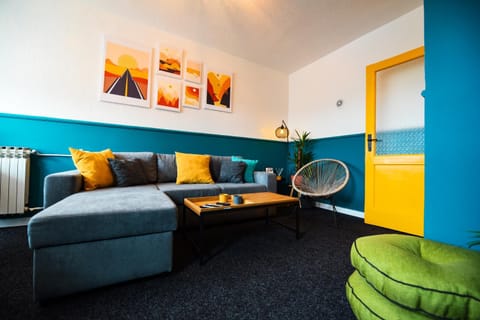 Living room, Seating area