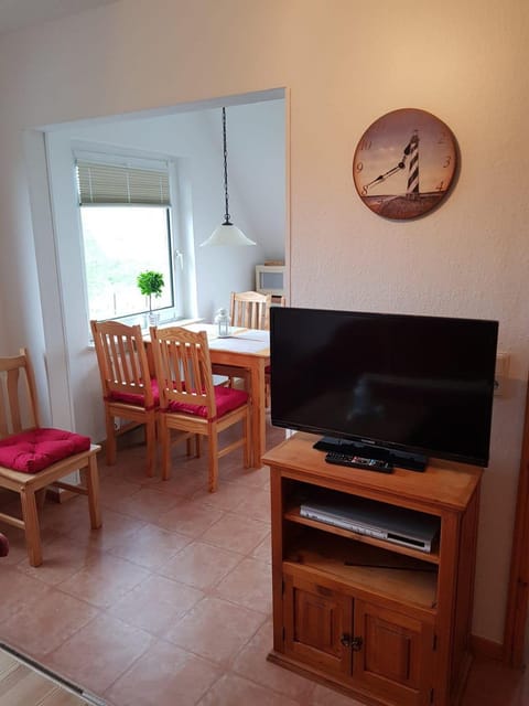 TV and multimedia, Seating area, Dining area
