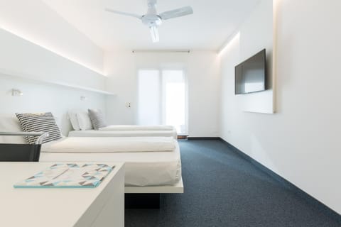 TV and multimedia, Photo of the whole room, Bedroom