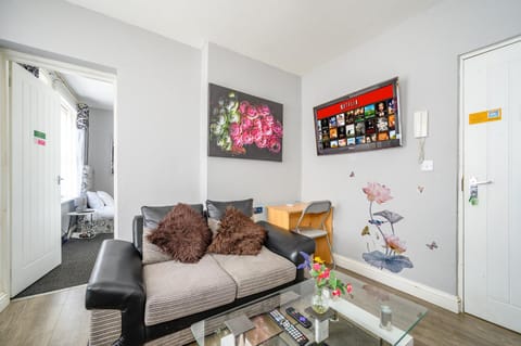 * Well equipped apartment for a relaxing cosy and luxurious fun stay + Free Parking + Free Fast WiFi * Apartment in Leeds