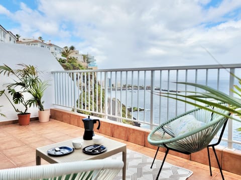 View (from property/room), Balcony/Terrace, City view, Landmark view, Sea view
