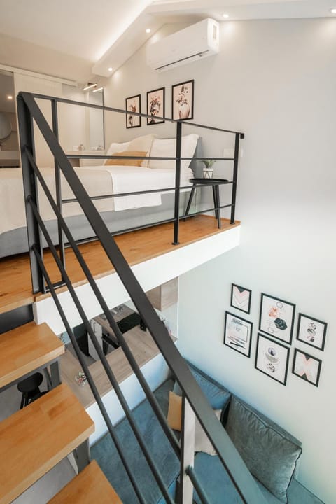 Bright & elegant loft suite in the city center Apartment in Zakynthos