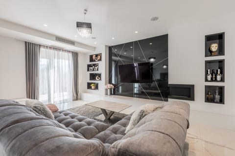 TV and multimedia, Living room, Seating area