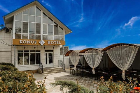 Property building, Restaurant/places to eat, Day
