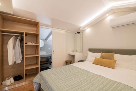 Cosy & elegant loft suite in the city center Apartment in Zakynthos