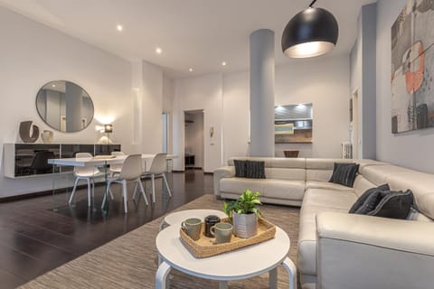 Communal lounge/ TV room, Dining area, Food