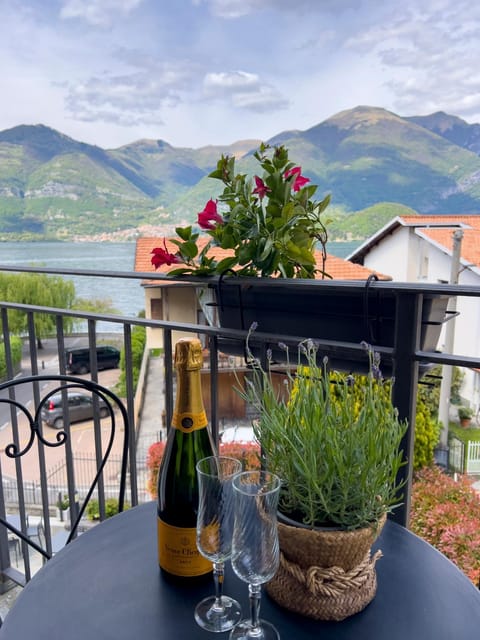 Balcony/Terrace, Lake view