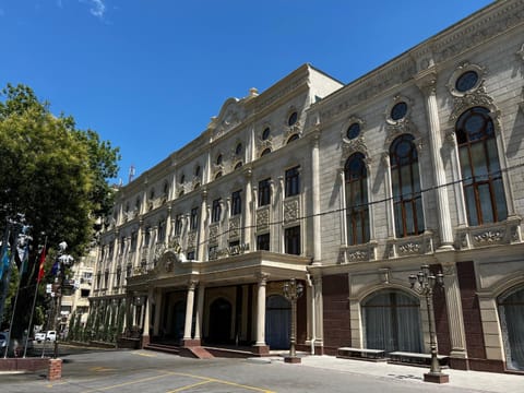 Property building, Facade/entrance, Day