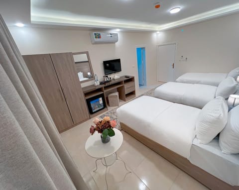 Communal lounge/ TV room, Bed, TV and multimedia, Photo of the whole room, Bedroom, air conditioner
