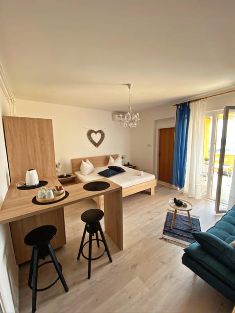 Seating area, Bedroom