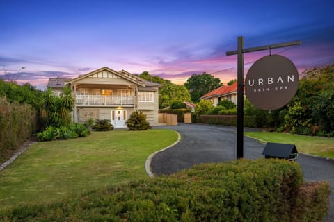 Property building, Natural landscape, Garden, Garden view, Street view, Sunset