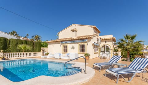 Property building, Swimming pool, sunbed