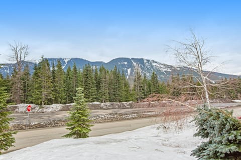 Snoqualmie Palace House in Snoqualmie Pass