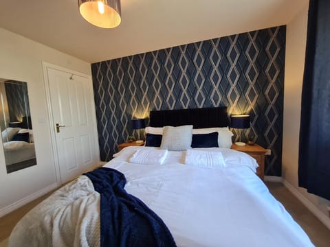 Bed, Photo of the whole room, Bedroom