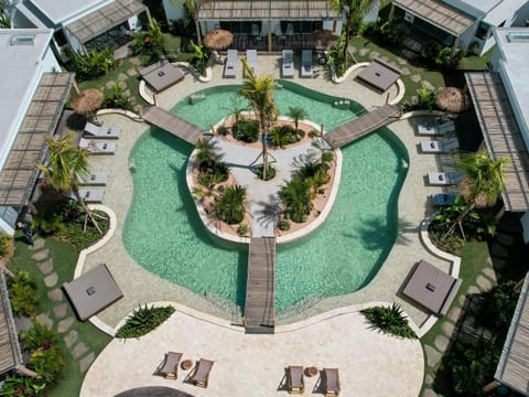 Bird's eye view, Pool view