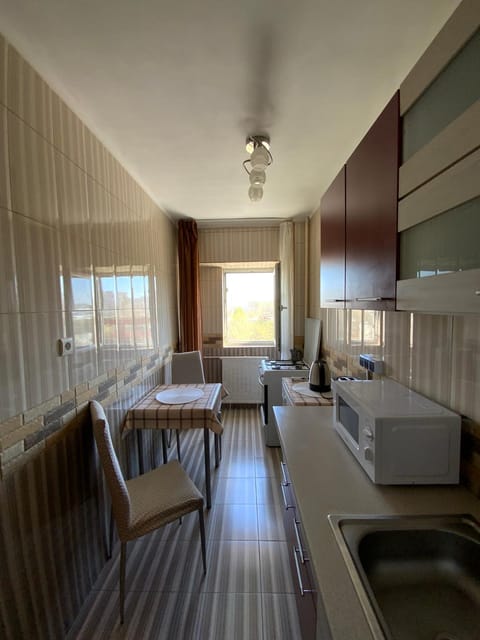 minibar, kitchen