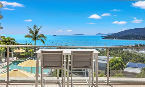Day, Natural landscape, View (from property/room), Balcony/Terrace, Mountain view, Pool view, Sea view, Swimming pool, sunbed