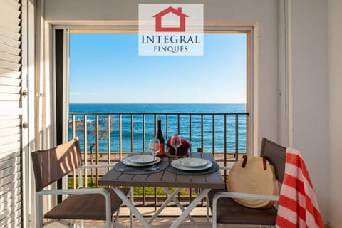 Property building, Day, Balcony/Terrace, Beach