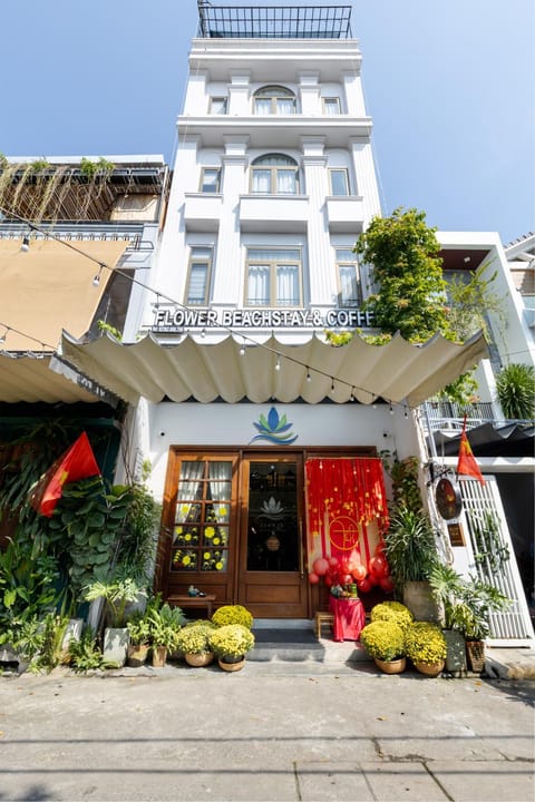 Facade/entrance, Spring