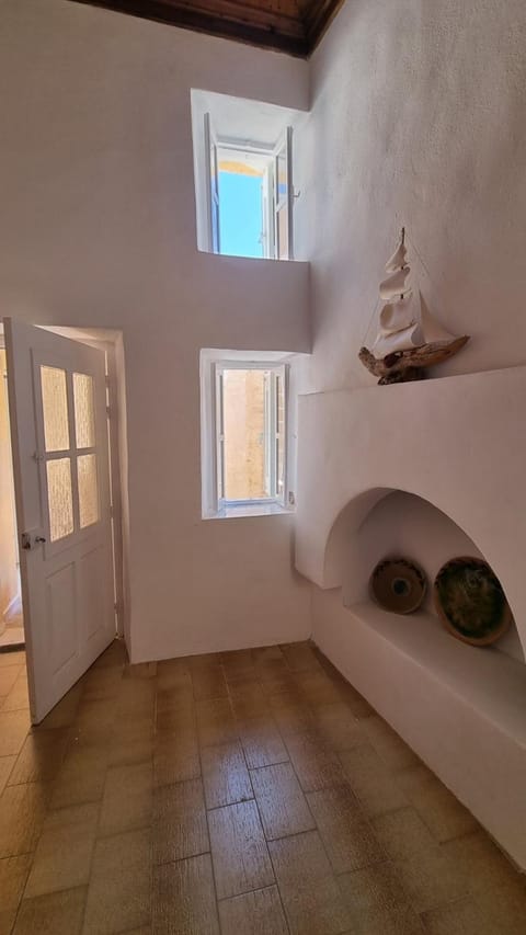 Dining area, flat iron, kitchen