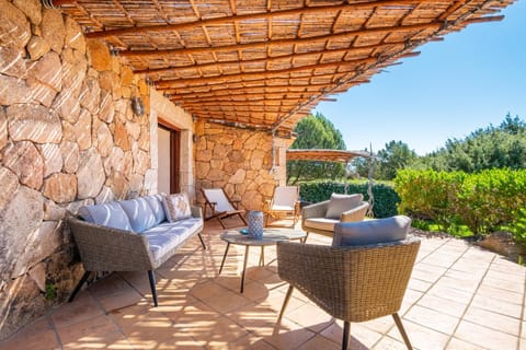 Property building, Balcony/Terrace, Living room