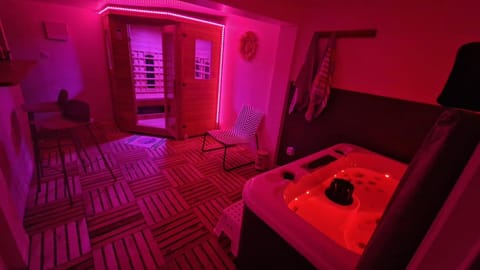 Hot Tub, Spa and wellness centre/facilities, Spa and wellness centre/facilities