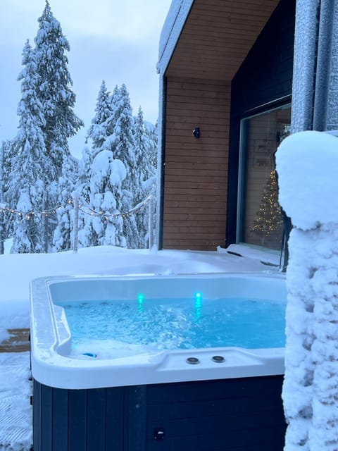 Property building, Hot Spring Bath, Hot Tub, Swimming pool