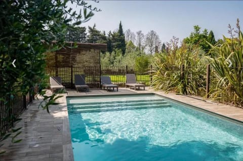 Gite du Mas de la Finière ,avec SPA intérieur House in Provence-Alpes-Côte d'Azur